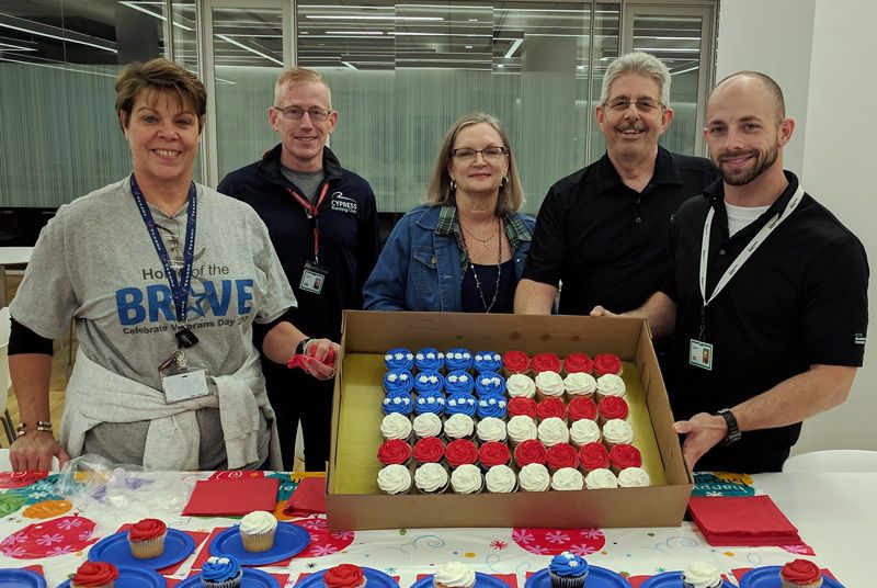 Veterans-Day-cupcakes.jpg