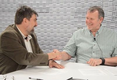 Dejan Milojicic (left) welcomes Ray Beausoleil to the first From Research to Reality podcast in 2019.