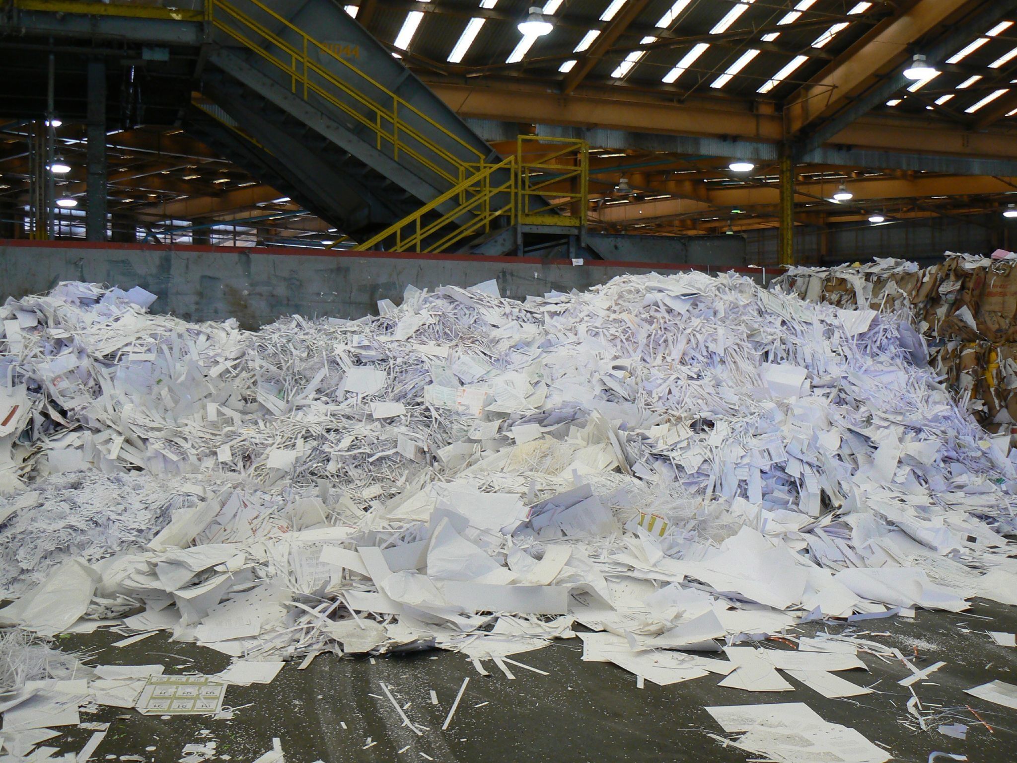 Сырье которое используется для производства целлюлозы. Отходы целлюлозно-бумажной промышленности. Переработка бумаги. Переработка картона. Отходы от целлюлозно-бумажного производства.